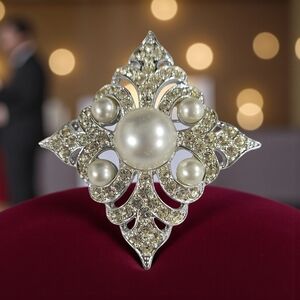 Vintage Sarah Coventry Persian Princess Rhinestone Faux Pearl Silvertone Brooch